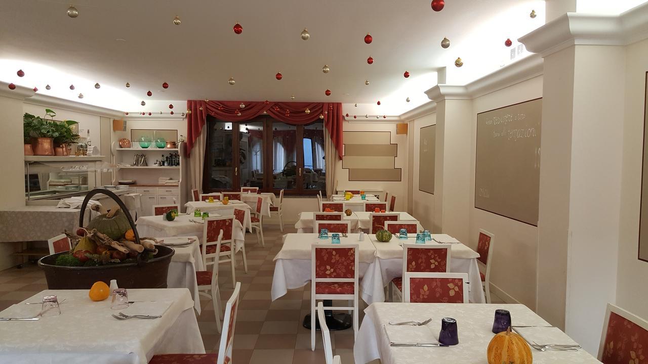 Hotel Ristorante Centrale Vestone Kültér fotó