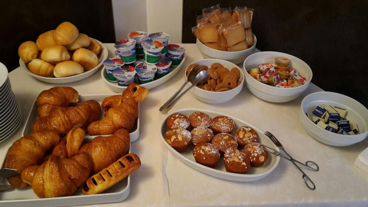 Hotel Ristorante Centrale Vestone Kültér fotó
