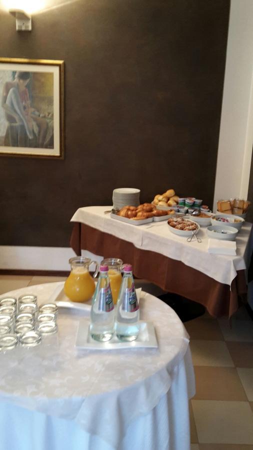 Hotel Ristorante Centrale Vestone Kültér fotó