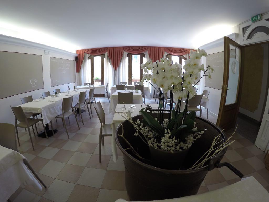 Hotel Ristorante Centrale Vestone Kültér fotó